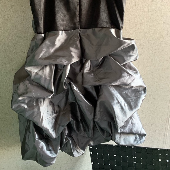 Dress - Picture 3 of 4